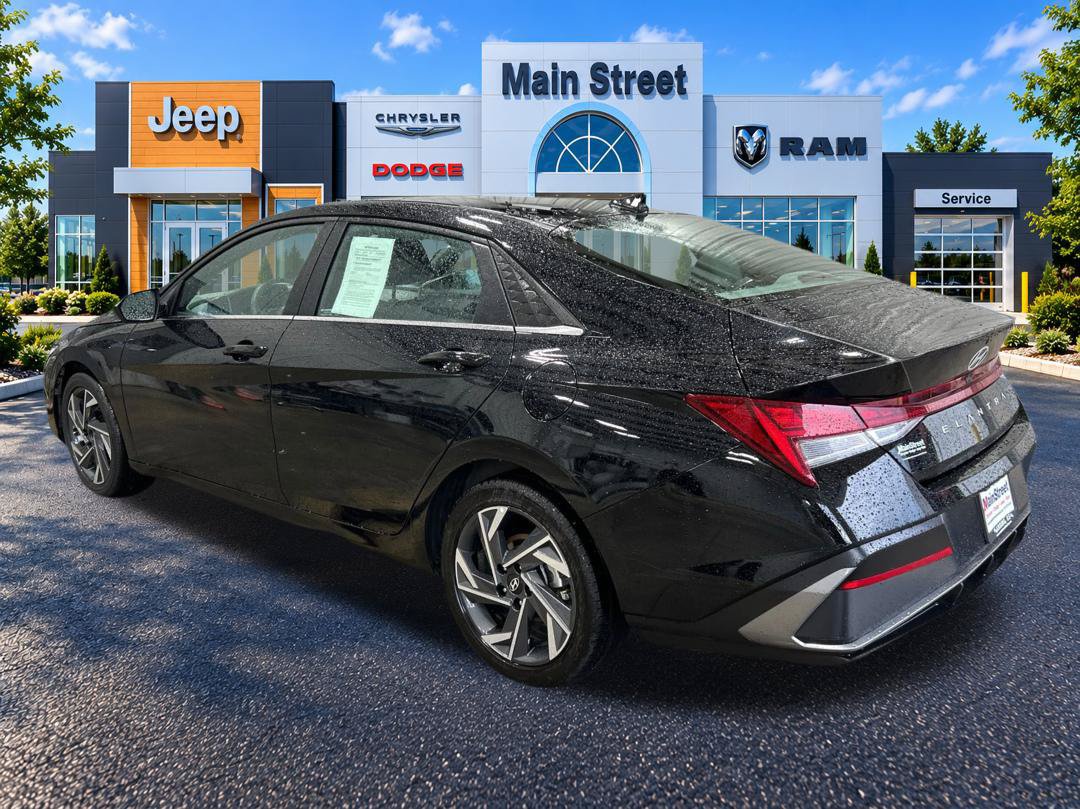 Used 2025 Hyundai Elantra SEL FWD image 3