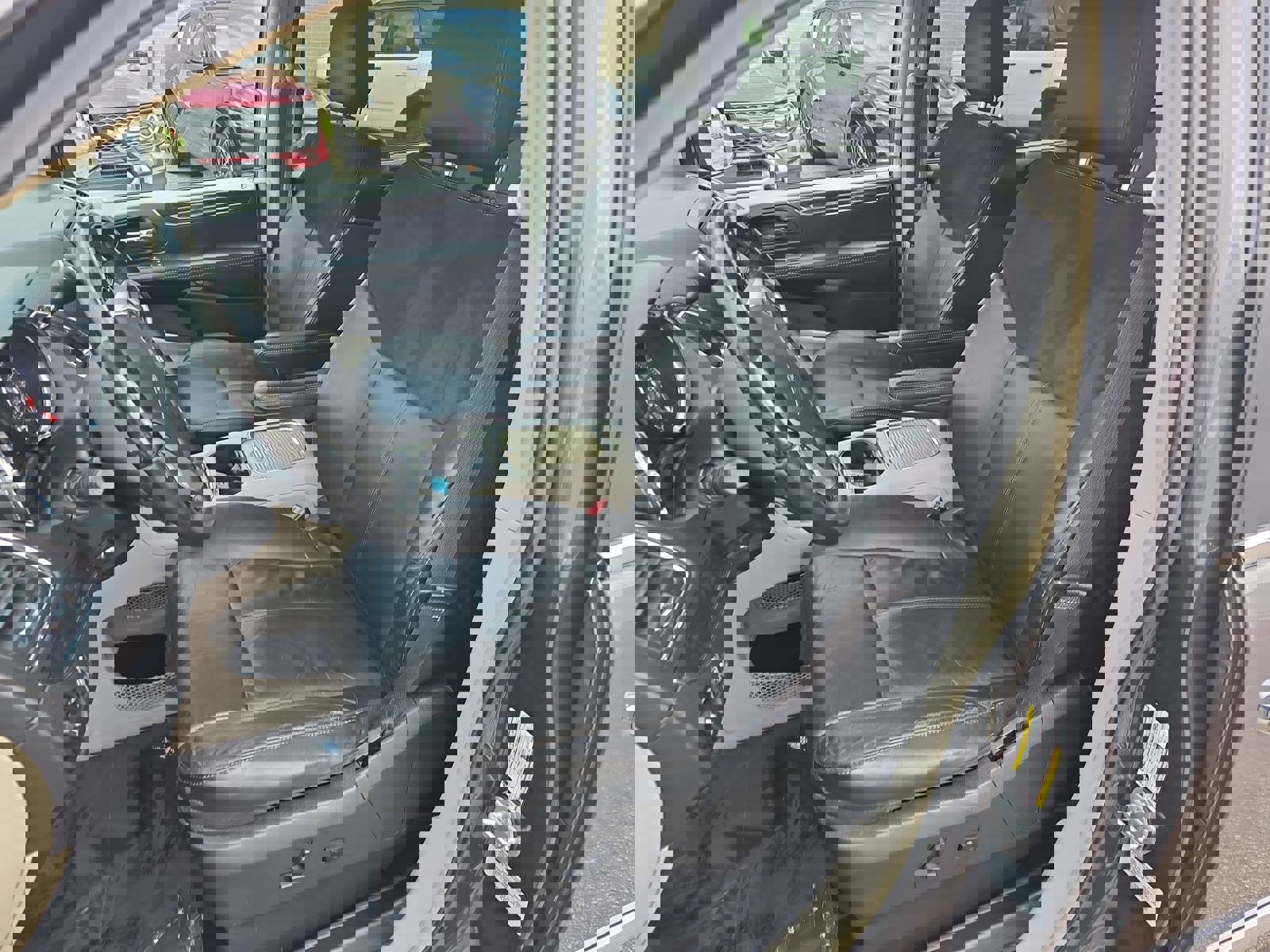 Used 2016 Chrysler Town & Country Limited Platinum image 17