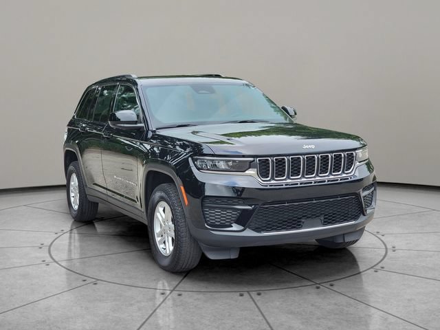 Certified 2024 Jeep Grand Cherokee Laredo w/ Luxury Tech Group I AWD/4WD image 14