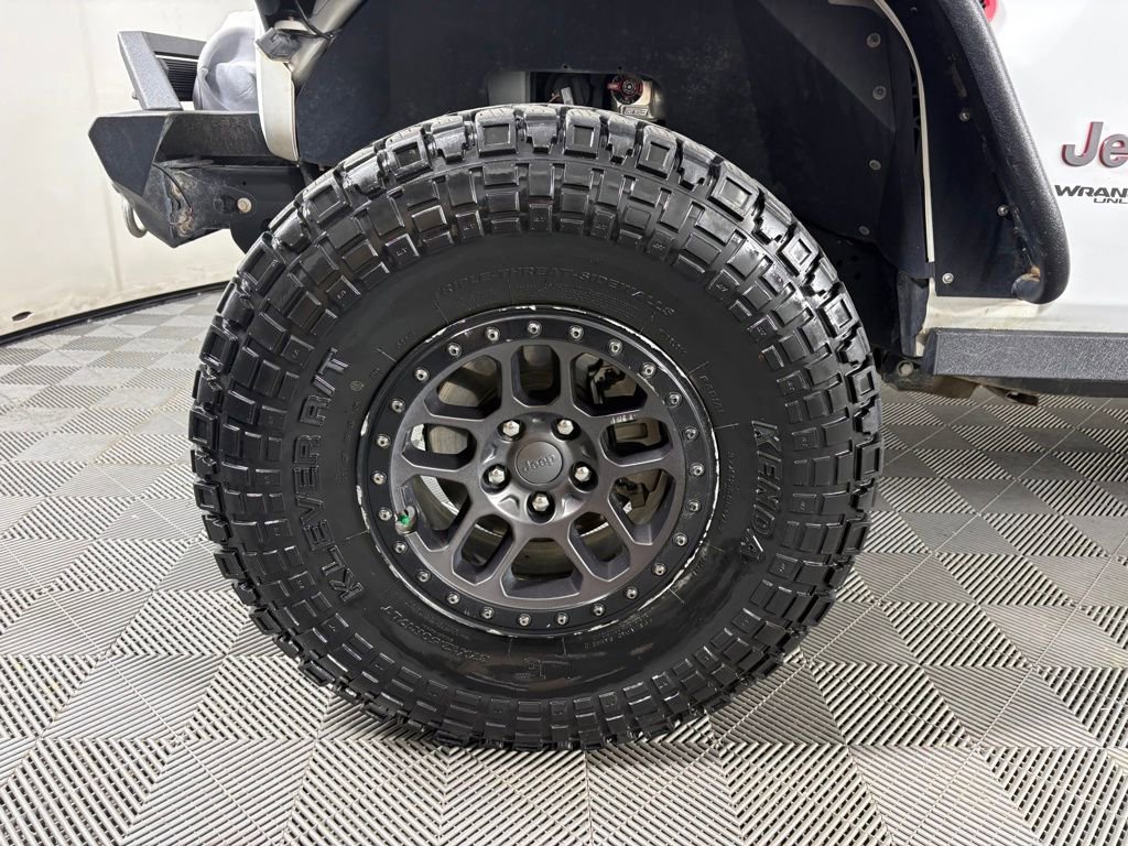 Used 2022 Jeep Wrangler Unlimited Rubicon w/ Xtreme Recon 35" Tire Package AWD/4WD image 9