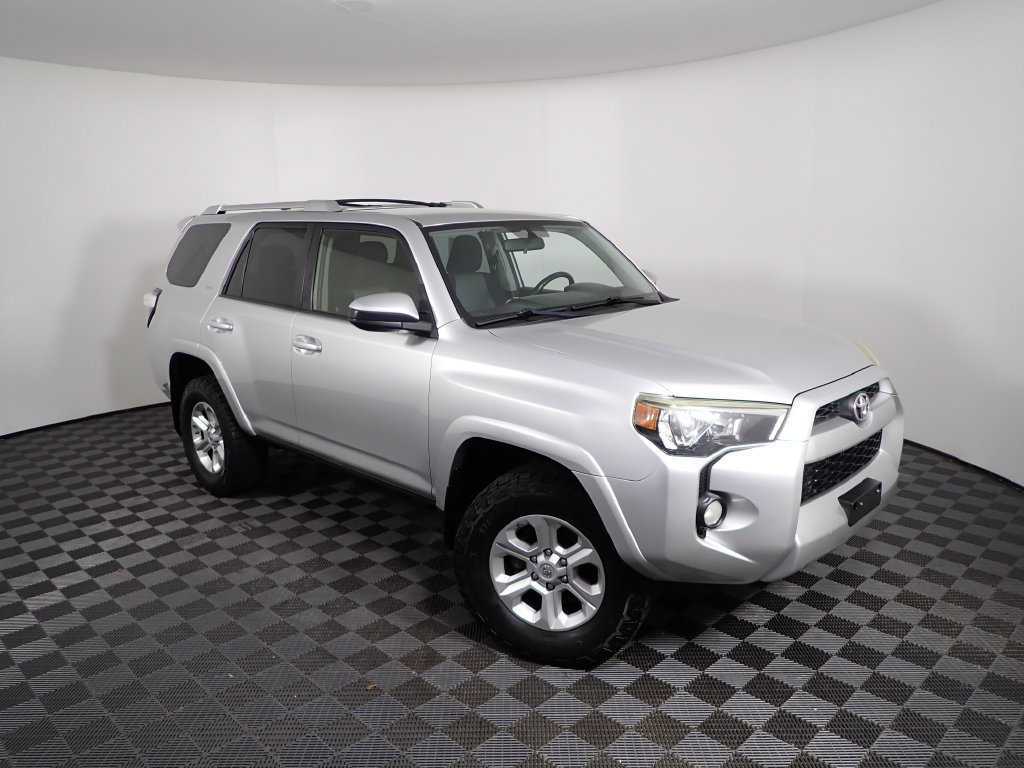 Used 2014 Toyota 4Runner SR5 AWD/4WD image 9