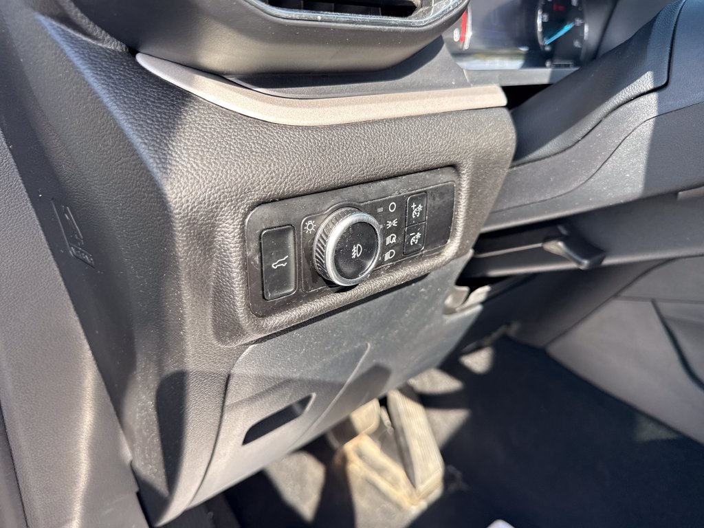Used 2024 Ford Explorer XLT w/ Equipment Group 202A AWD/4WD image 29