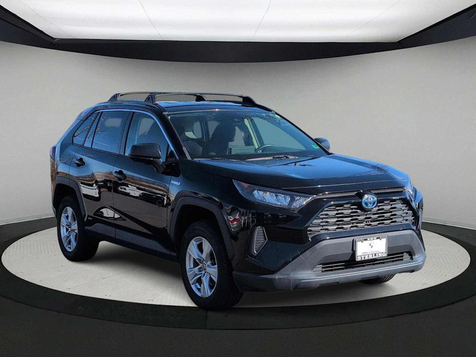 Used 2021 Toyota RAV4 LE image 2
