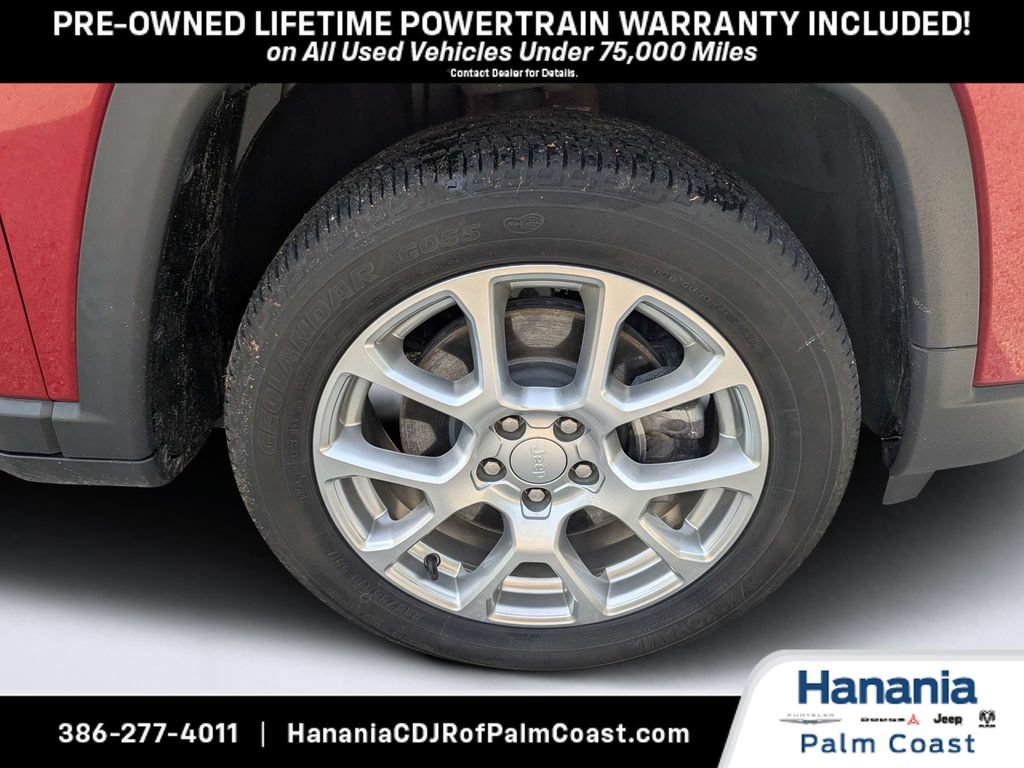 Used 2024 Jeep Compass Latitude w/ Sun and Sound Group AWD/4WD image 10
