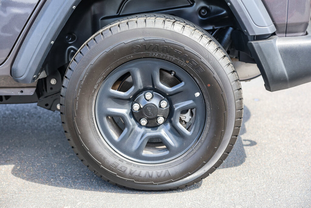 Used 2024 Jeep Wrangler Unlimited Sport AWD/4WD image 25