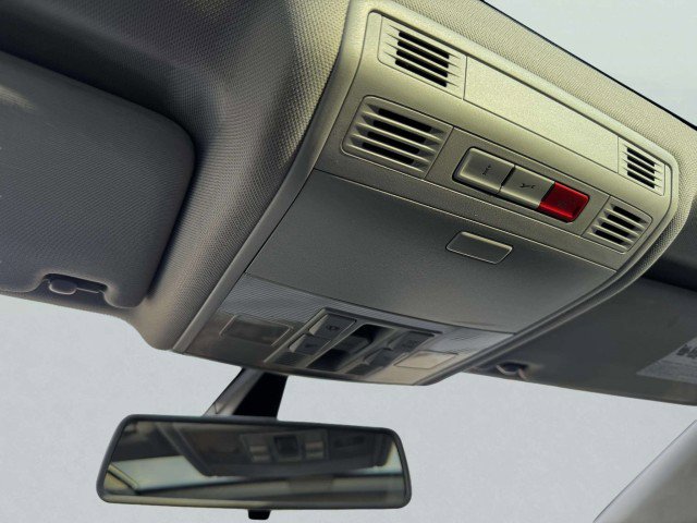 Used 2017 Volkswagen Golf SE image 31