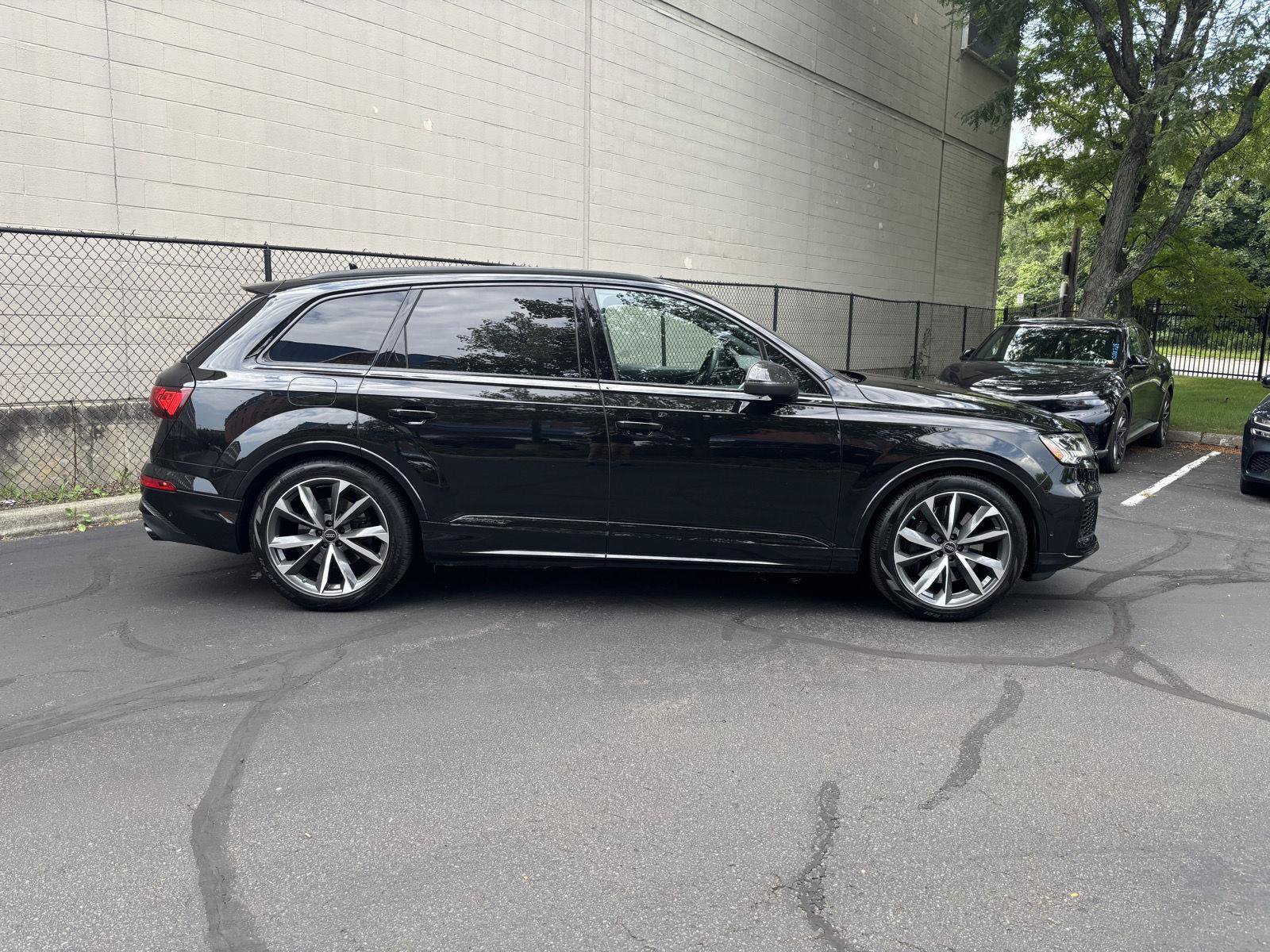 Used 2023 Audi SQ7 Prestige AWD/4WD image 2
