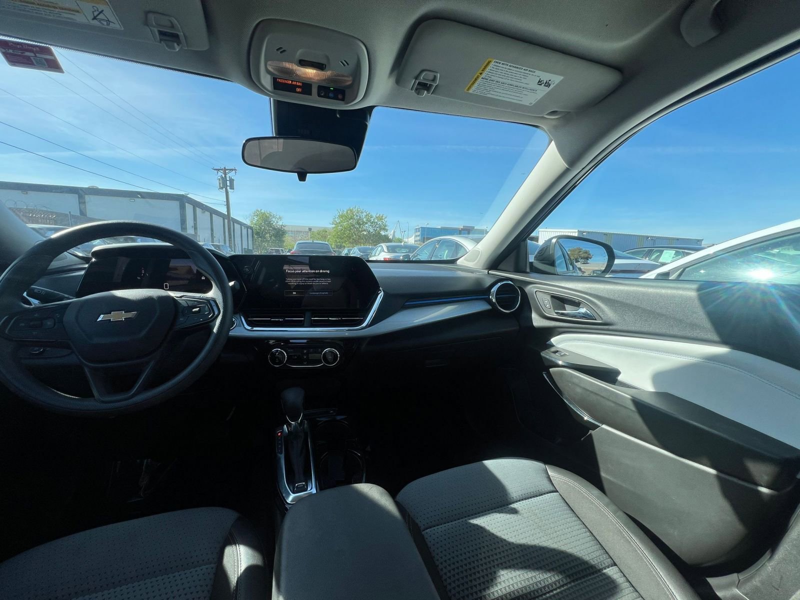 Used 2025 Chevrolet Trax LT FWD image 35