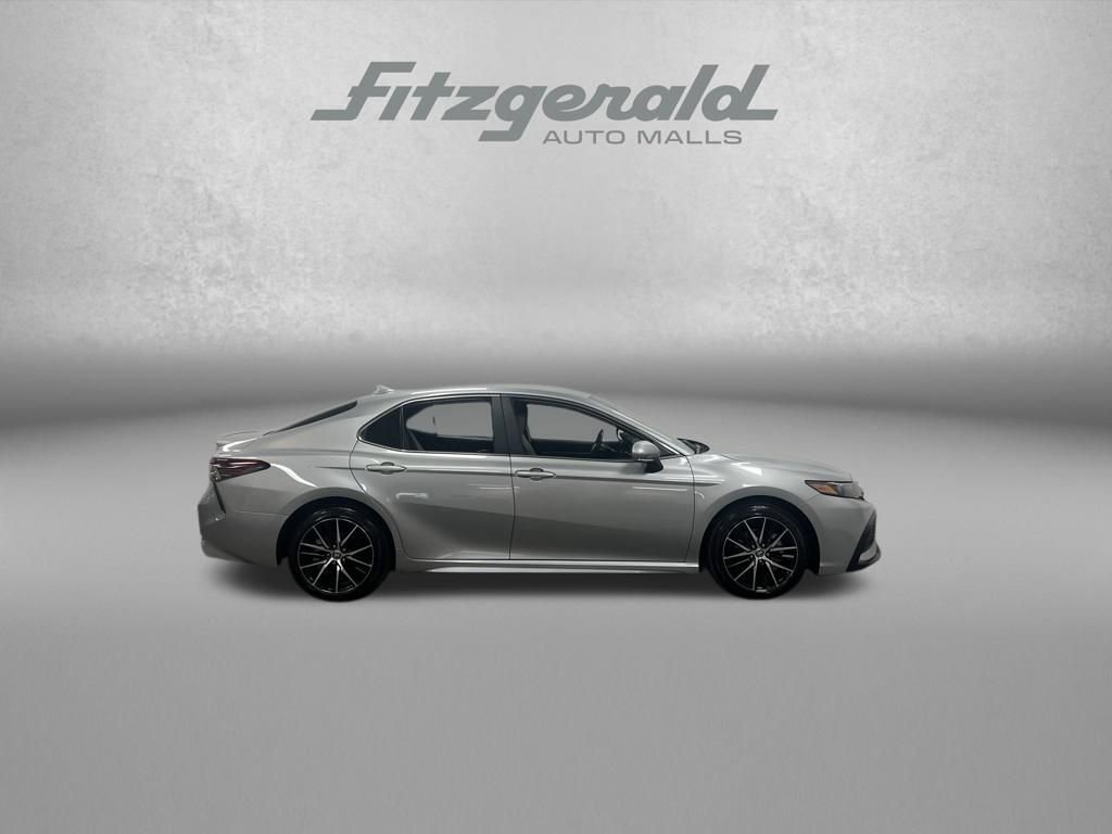 Used 2024 Toyota Camry SE image 6