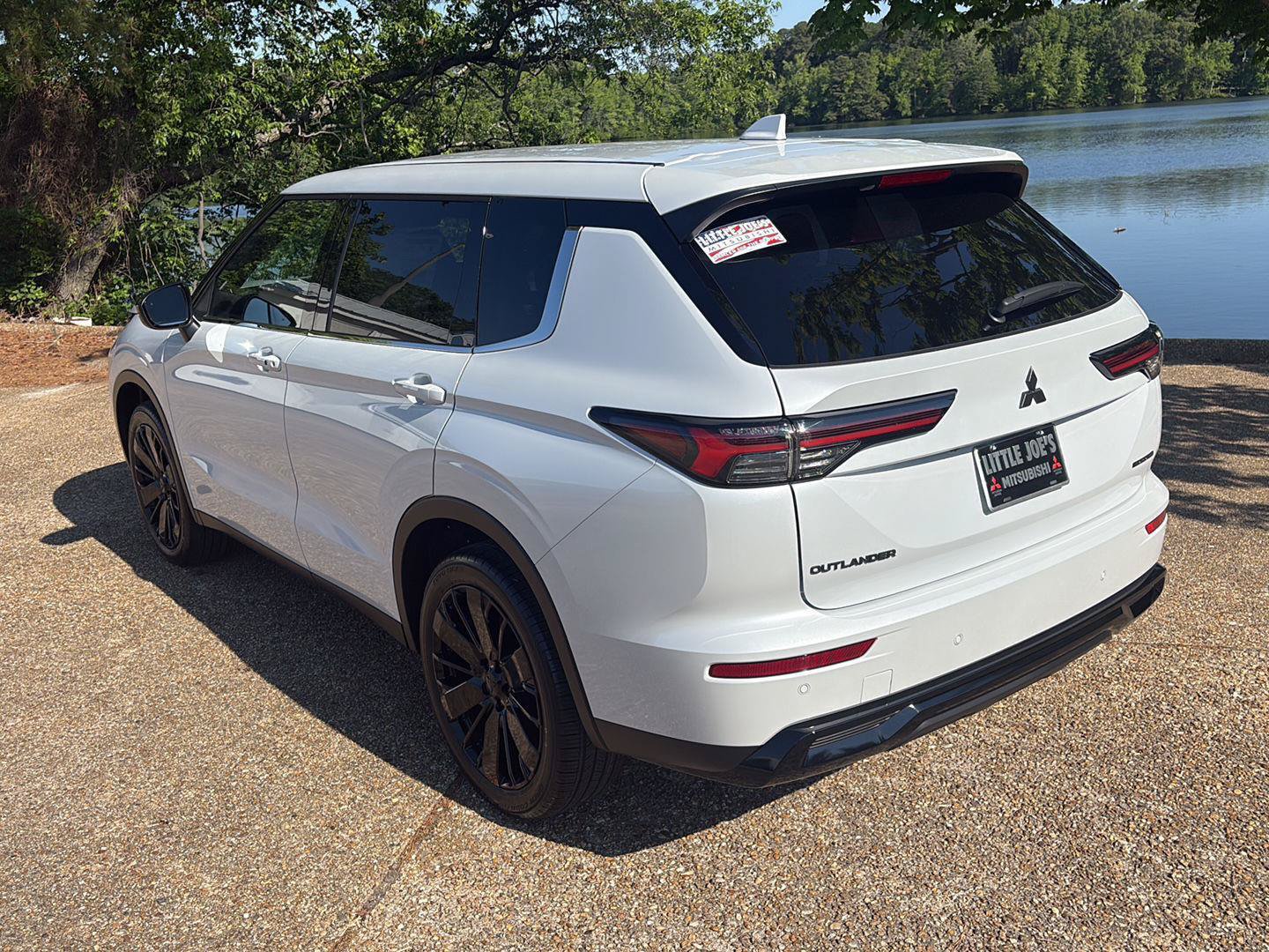 New 2026 Mitsubishi Outlander LE FWD image 9