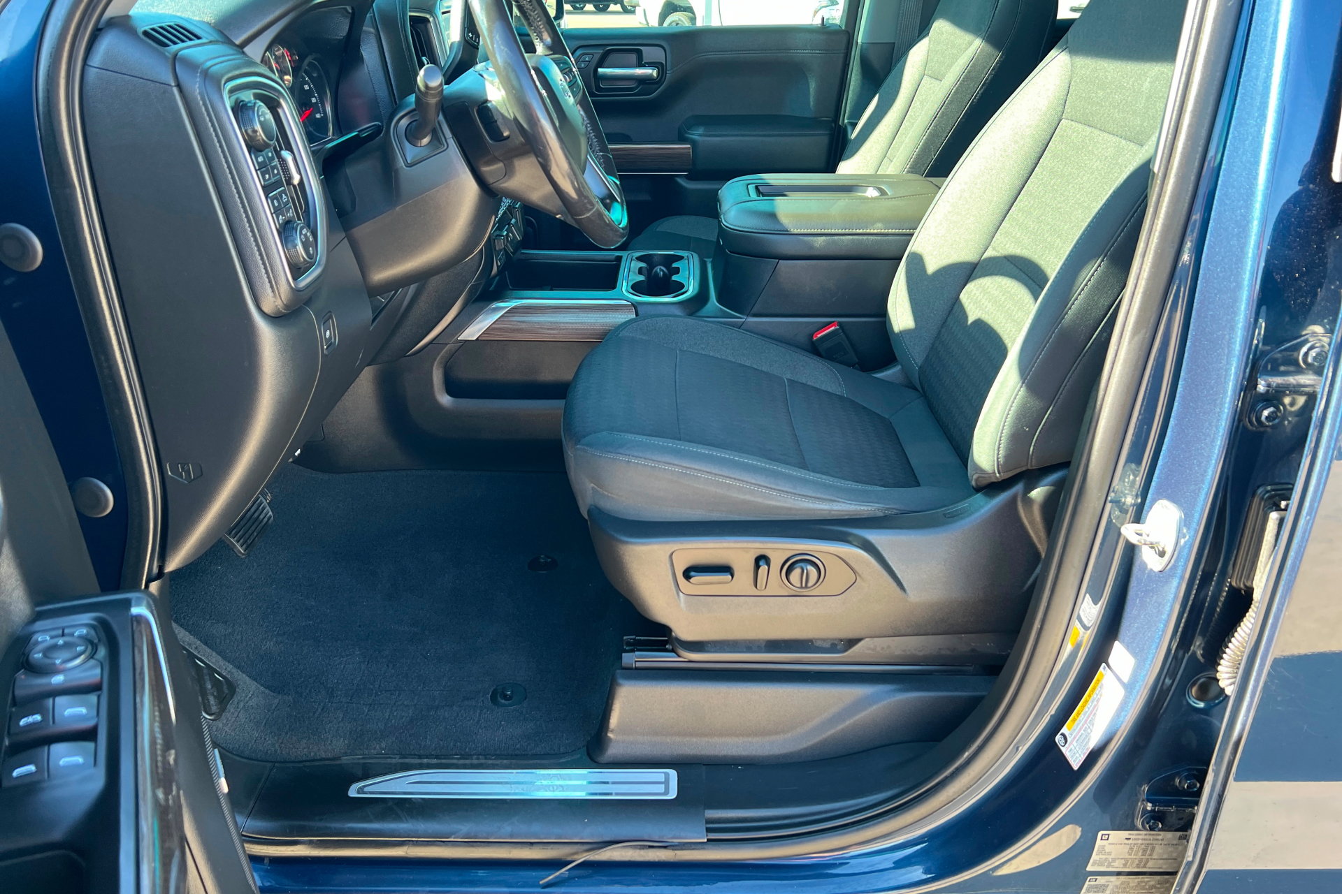 Used 2020 Chevrolet Silverado 1500 LT Trail Boss AWD/4WD image 18