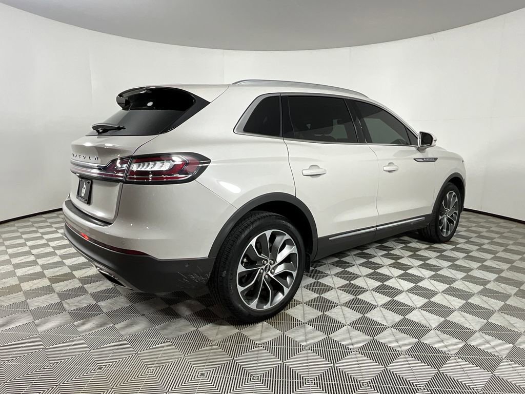 Used 2023 Lincoln Nautilus Reserve w/ Equipment Group 201A image 4