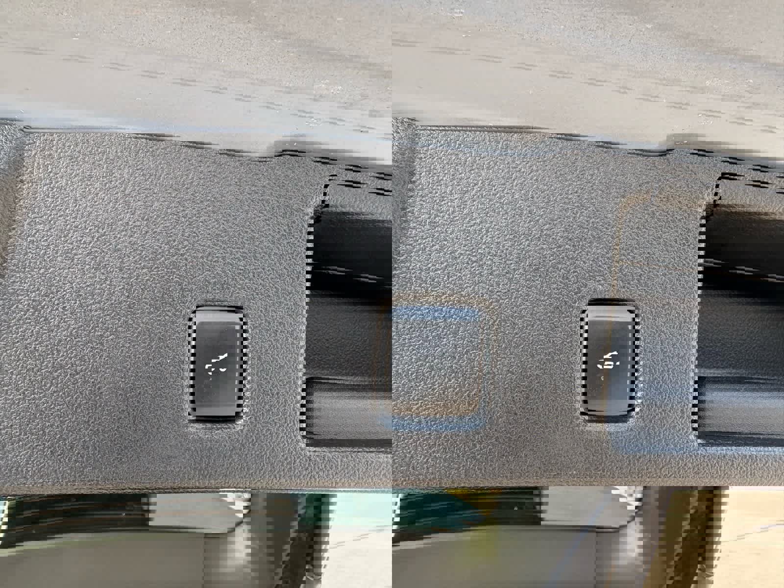 Used 2024 Ford Escape ST-Line image 25