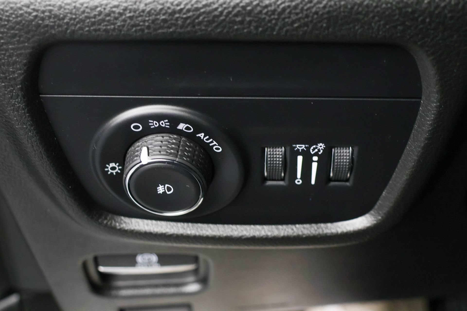 Used 2023 Jeep Grand Cherokee Limited AWD/4WD image 21