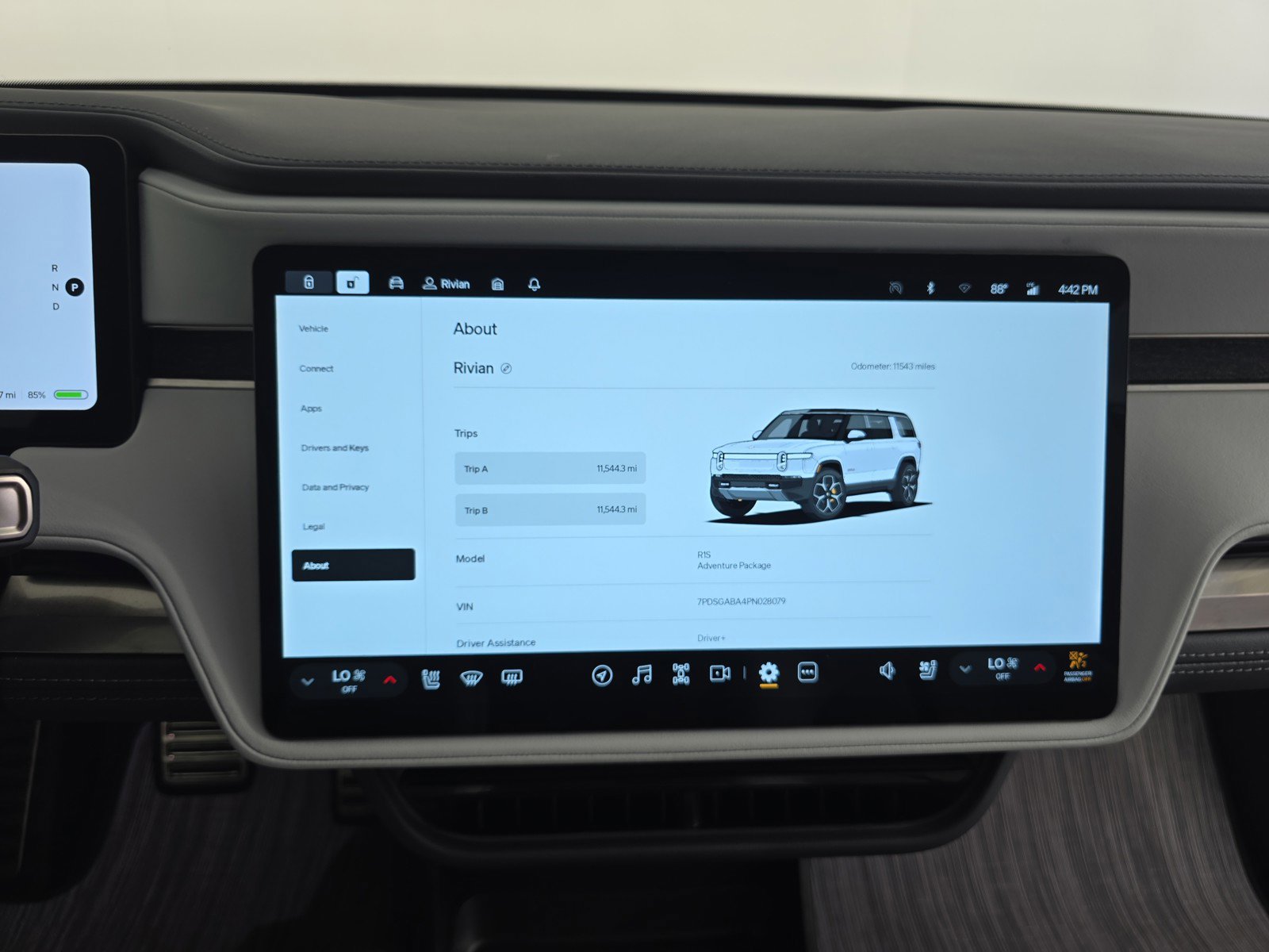 Used 2023 Rivian R1S Adventure image 29