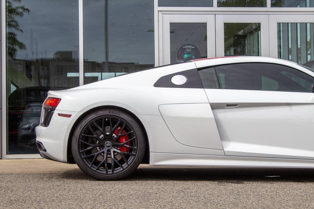 Used 2018 Audi R8 V10 w/ Premium Package RWD image 6