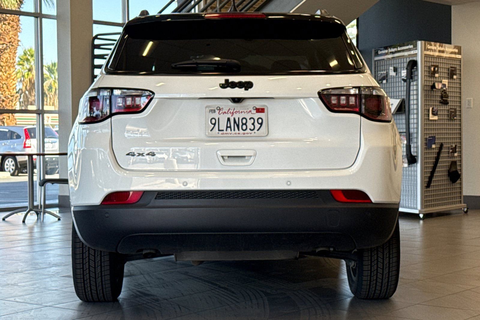 Used 2023 Jeep Compass Altitude w/ Convenience Group image 4