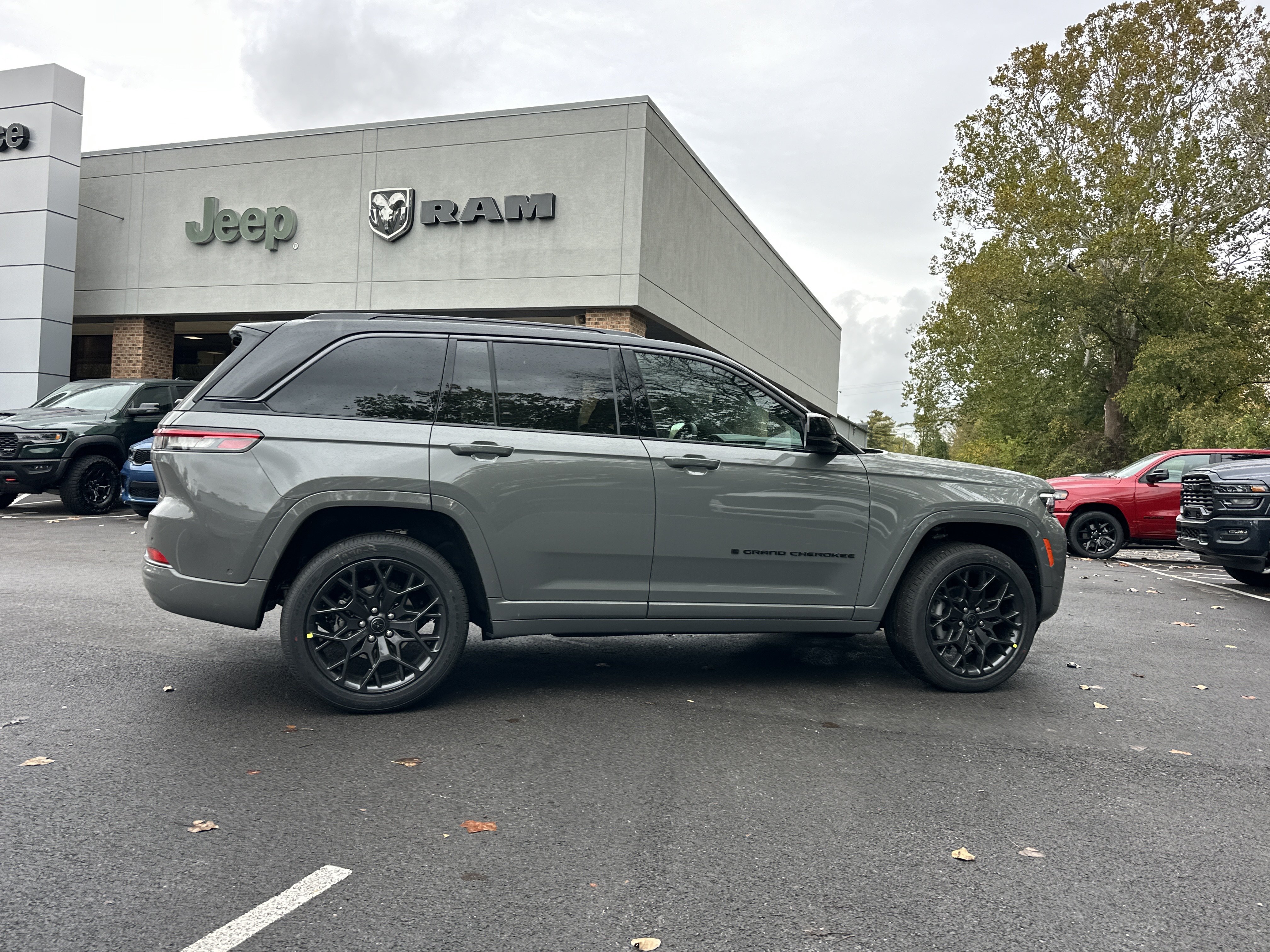 New 2027 Jeep Grand Cherokee Summit AWD/4WD image 18