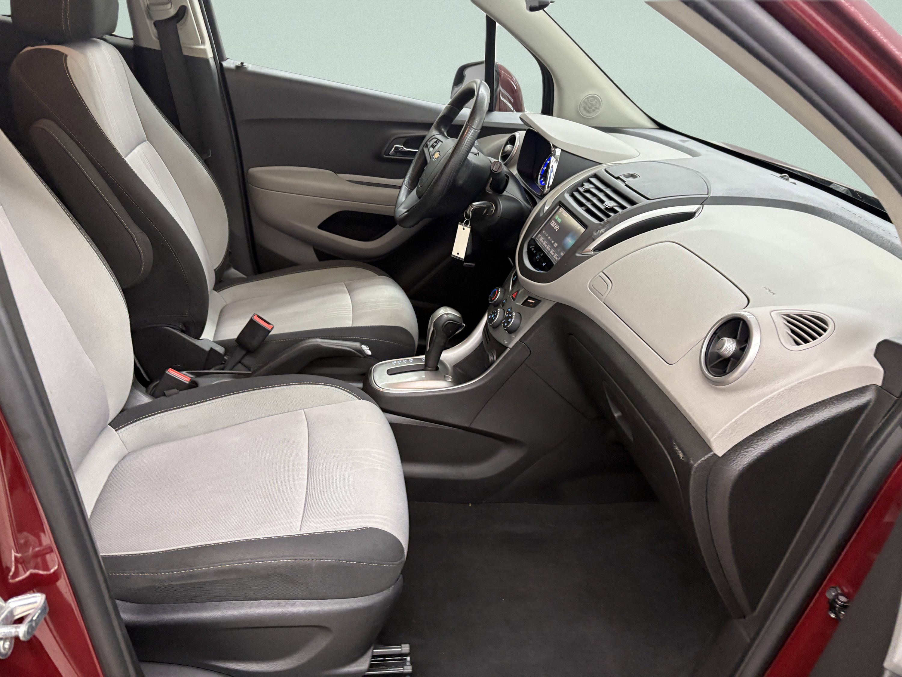 Used 2016 Chevrolet Trax LT w/ LT Sun and Sound Package FWD image 20