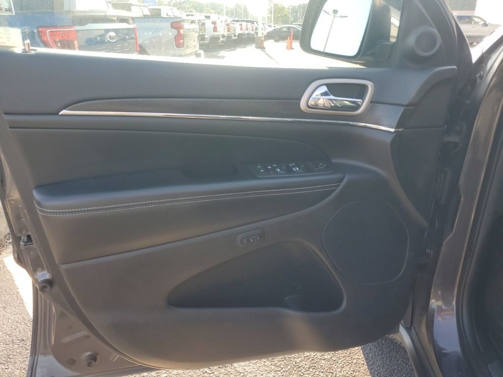 Used 2017 Jeep Grand Cherokee Limited AWD/4WD image 12