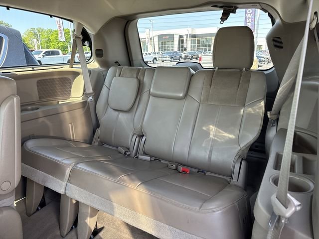 Used 2015 Chrysler Town & Country Limited Platinum image 10