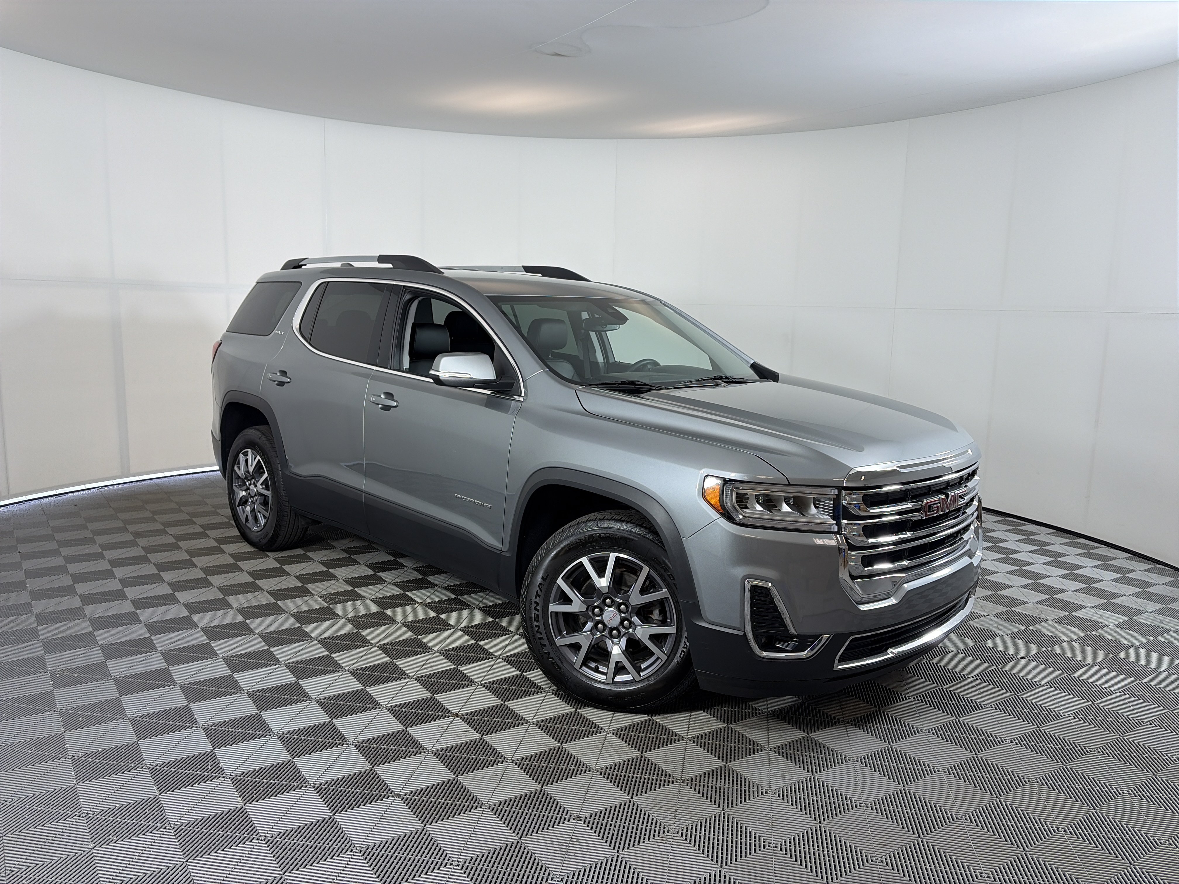 Certified 2023 GMC Acadia SLT AWD/4WD image 1