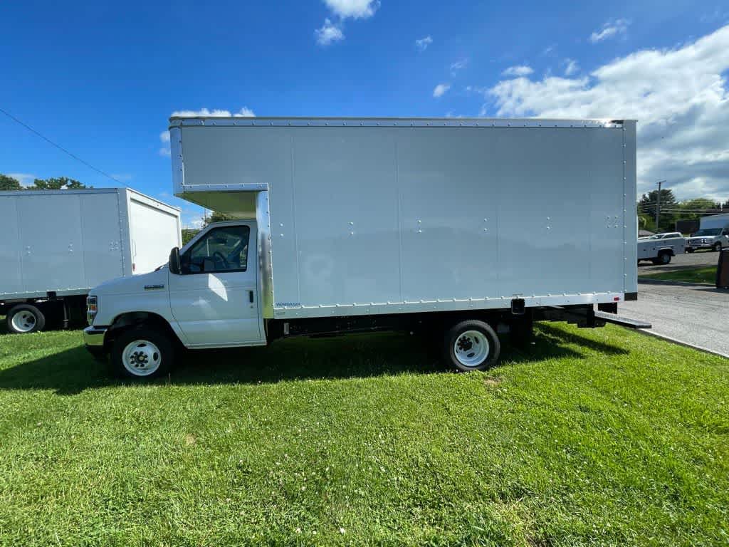 New 2024 Ford E-450 and Econoline 450 Super Duty w/ Power Windows & Locks Group RWD image 29