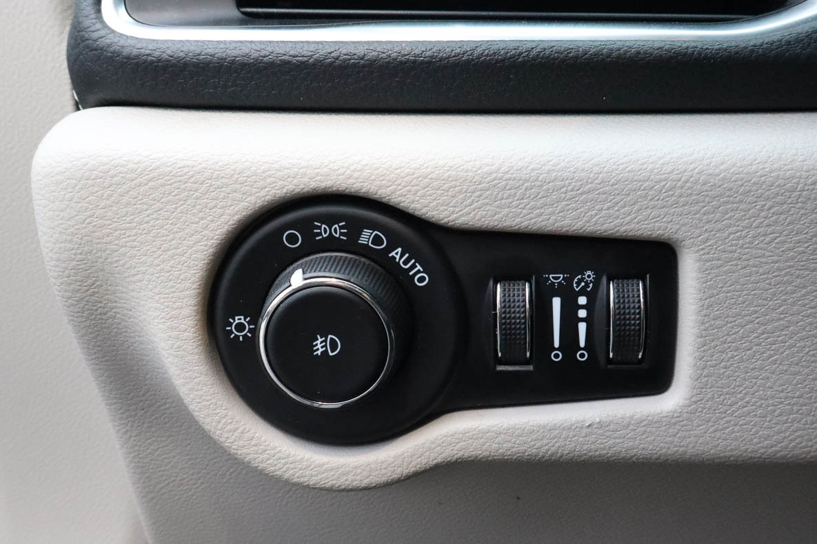 Used 2023 Chrysler Pacifica Limited FWD image 16