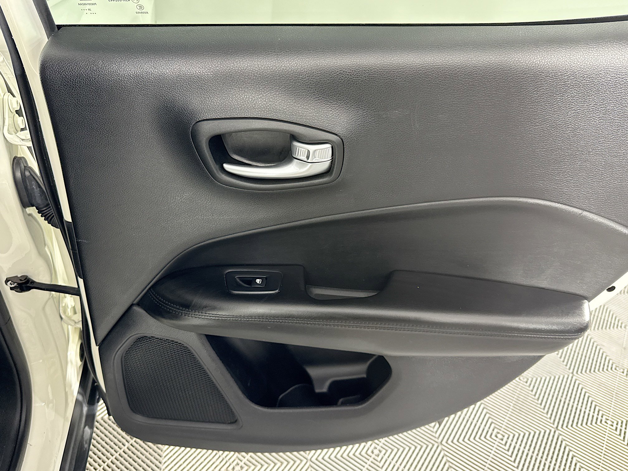 Used 2021 Jeep Compass Latitude image 27