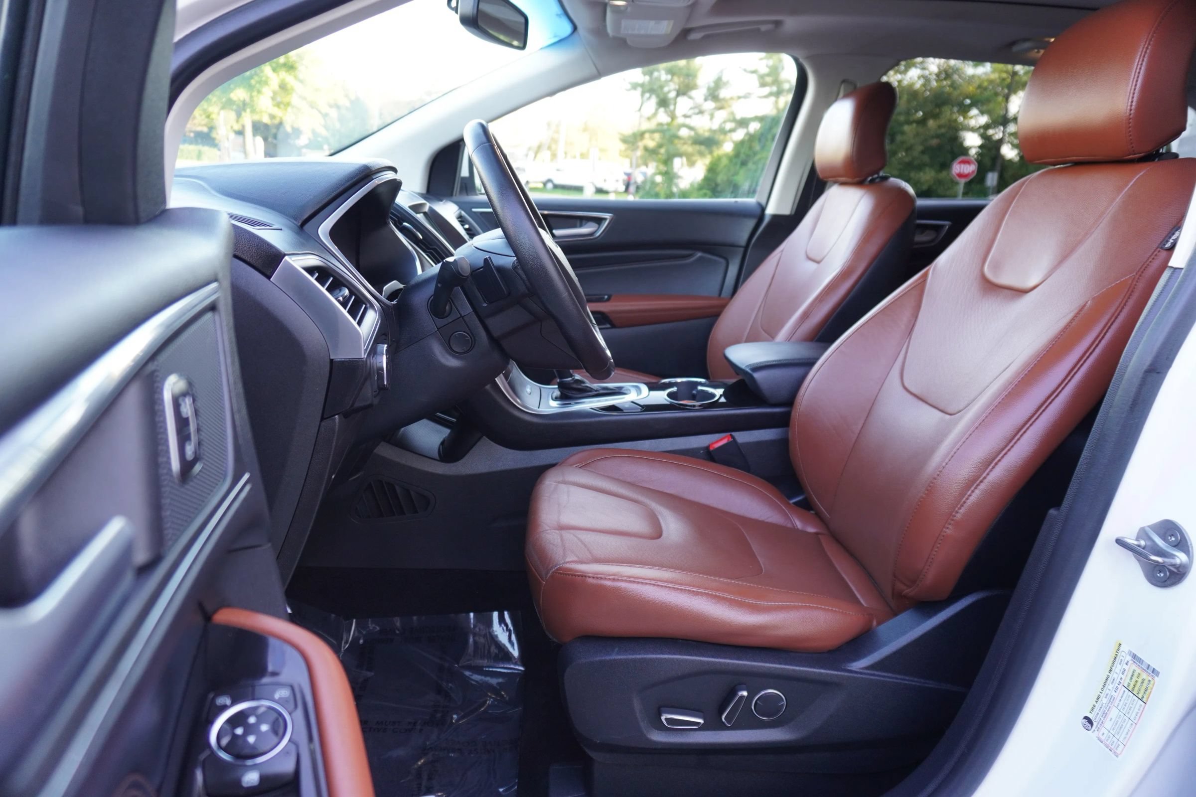 Used 2017 Ford Edge Titanium w/ Equipment Group 301A AWD/4WD image 10