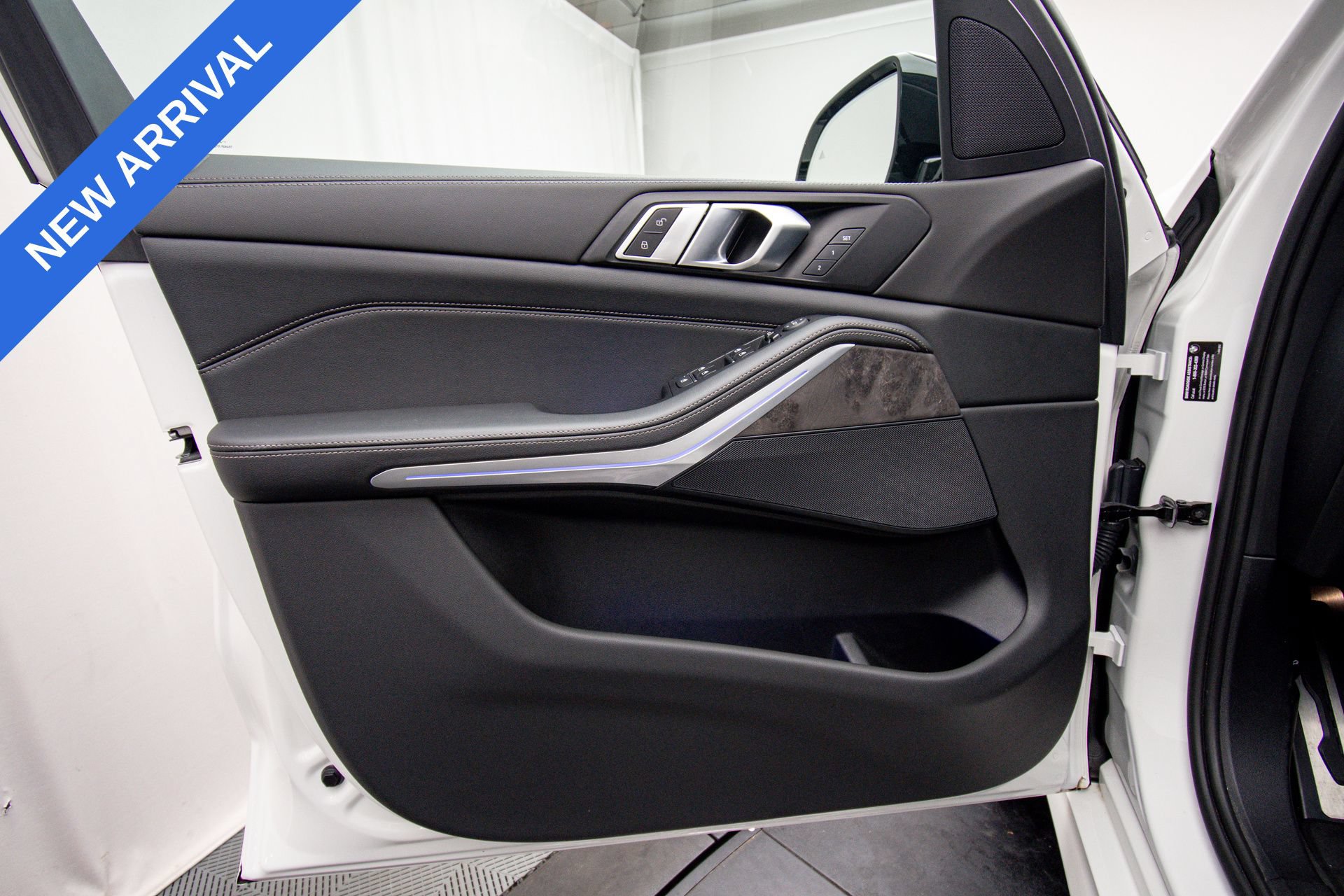 Used 2024 BMW X5 xDrive40i w/ M Sport Package AWD/4WD image 30