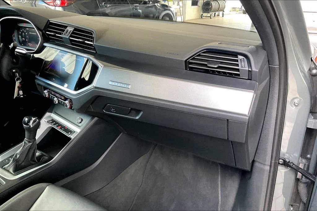 Used 2025 Audi Q3 2.0T Premium image 23