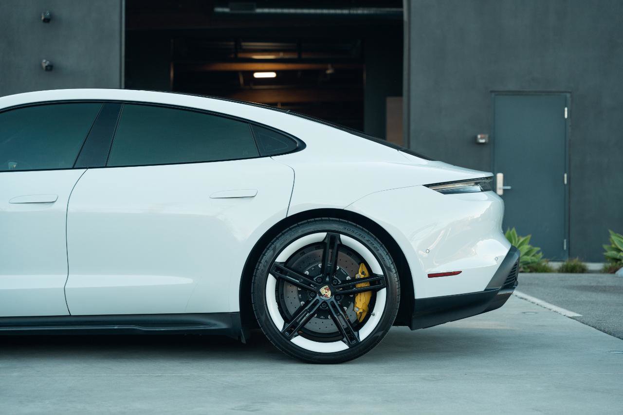 Used 2022 Porsche Taycan Turbo S image 12