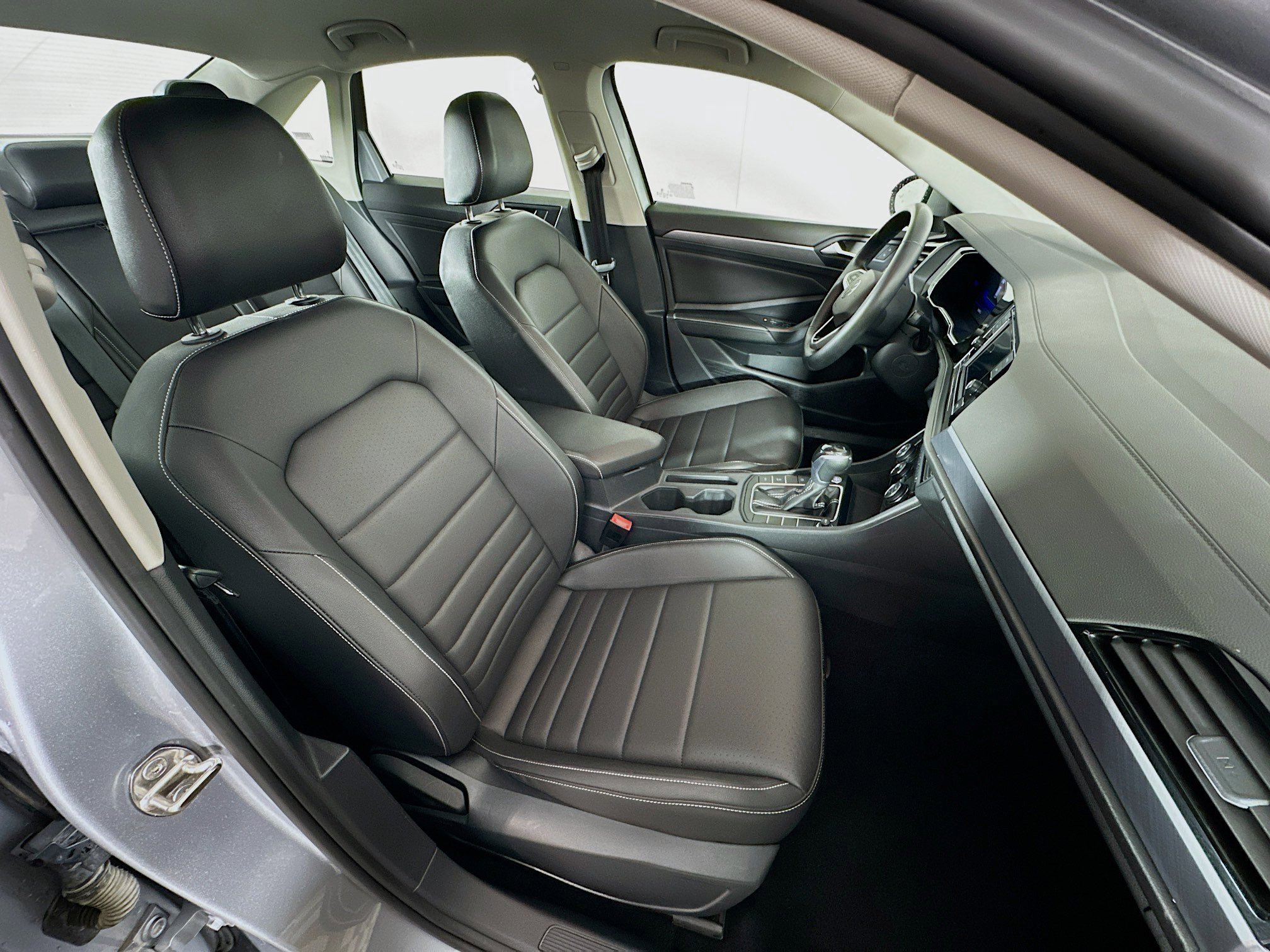 Used 2024 Volkswagen Jetta SE image 29