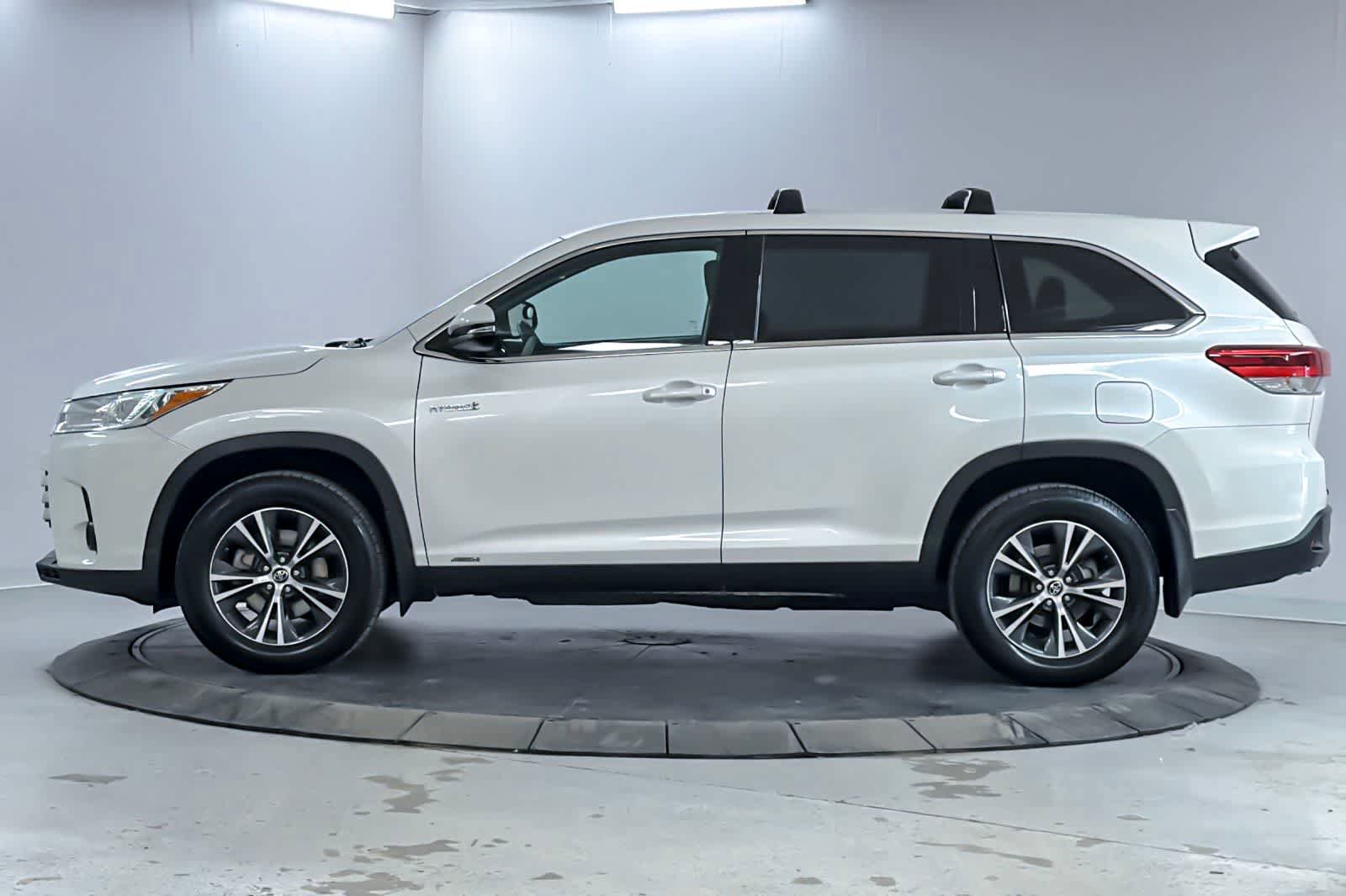 Used 2019 Toyota Highlander LE AWD/4WD image 5