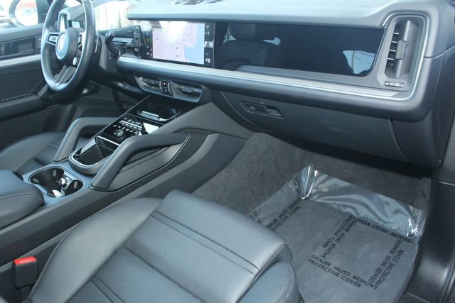 Certified 2025 Porsche Cayenne Coupe image 28