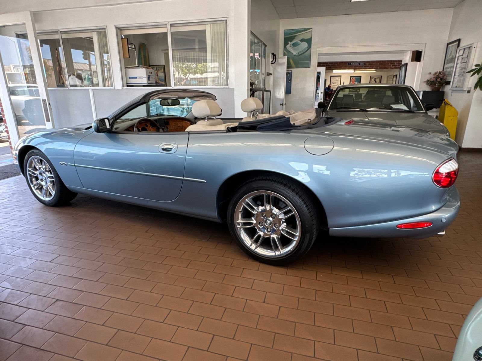 Used 2002 Jaguar XK8 Convertible RWD image 5