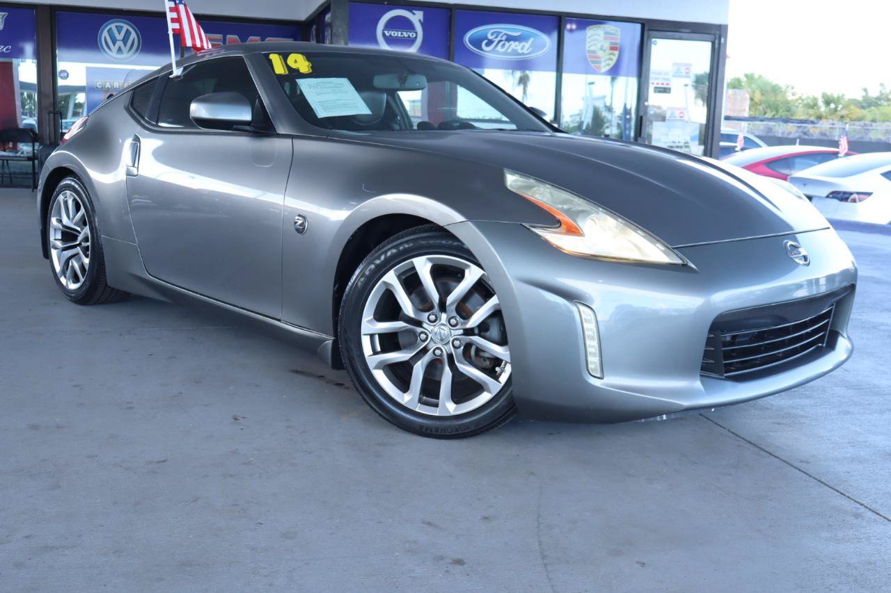 Used 2014 Nissan 370Z Touring RWD image 3