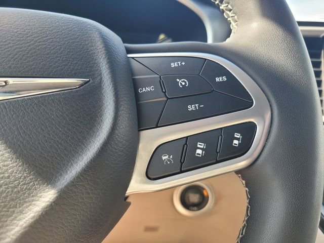 Used 2023 Chrysler Pacifica Touring-L image 27