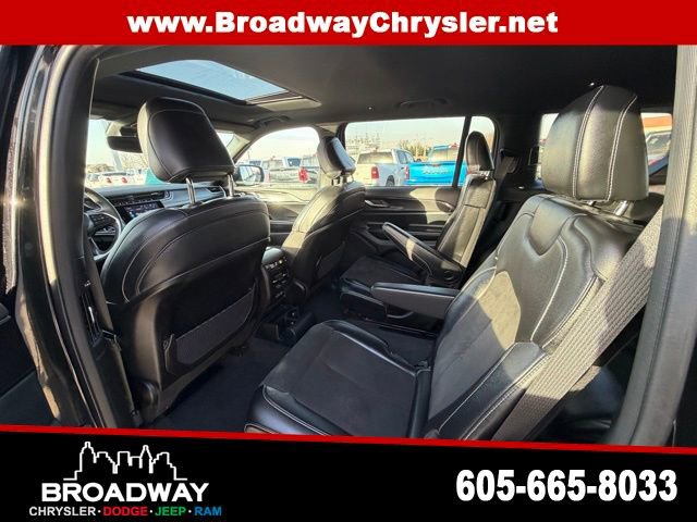 Used 2023 Jeep Grand Cherokee L Laredo image 14