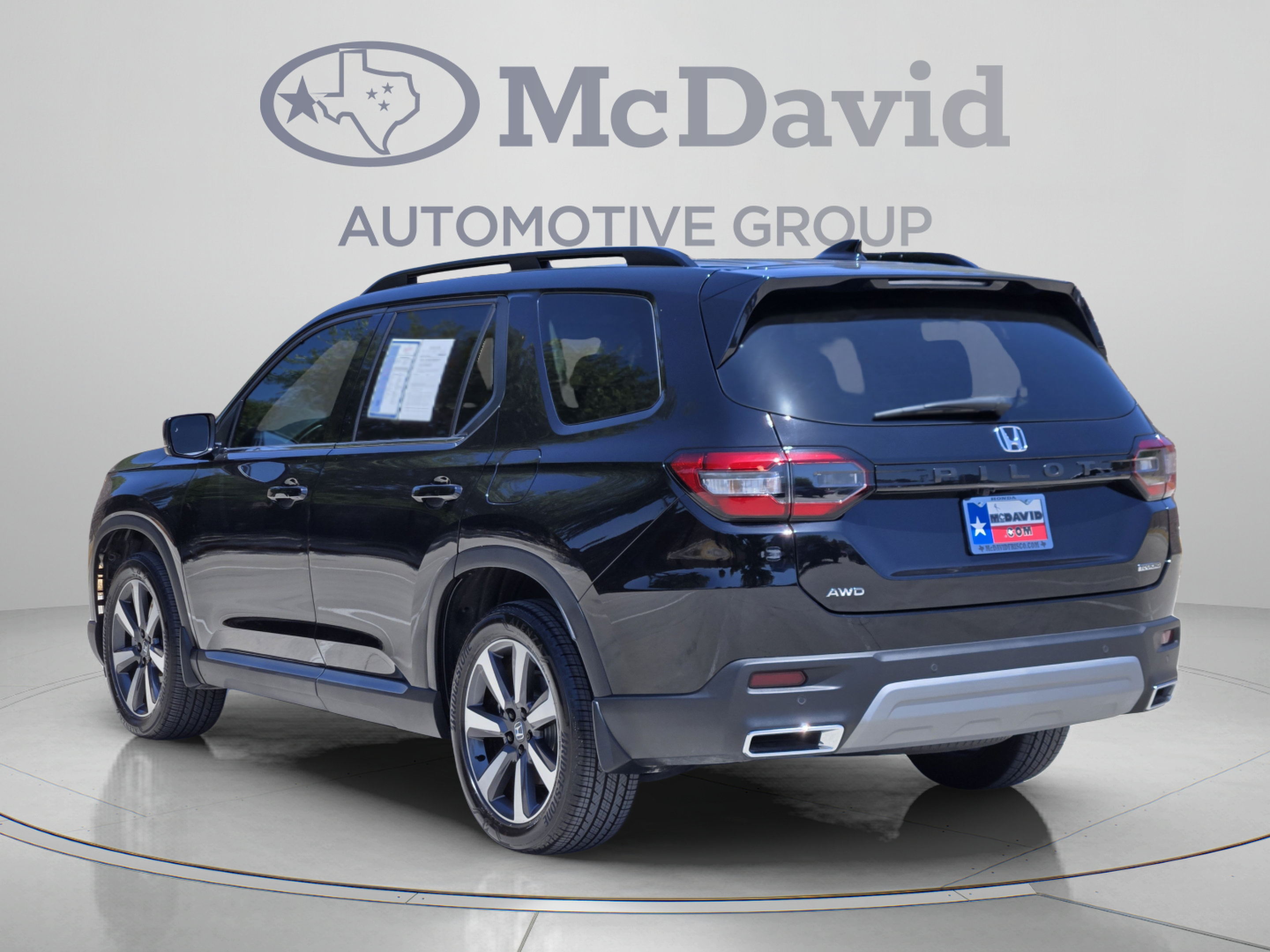 Certified 2025 Honda Pilot Touring image 4