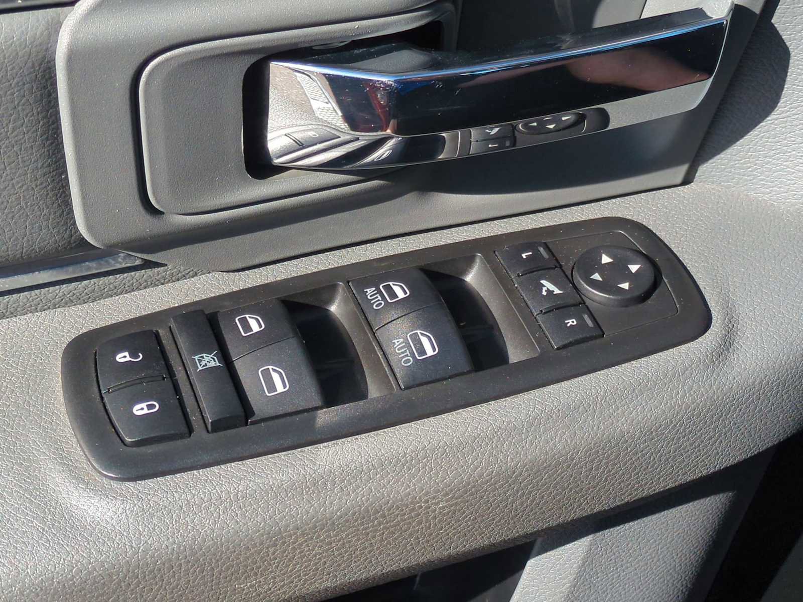 Used 2018 RAM 1500 Lone Star image 21