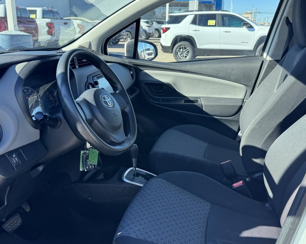 Used 2016 Toyota Yaris L image 5