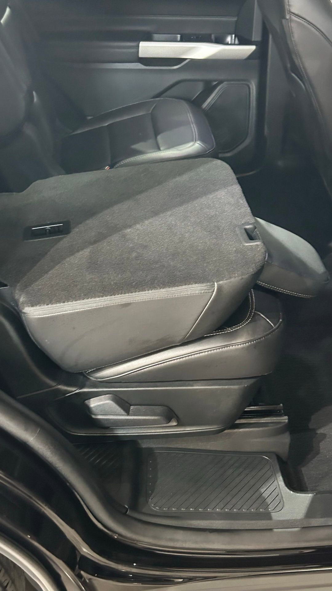 Used 2023 Ford Explorer XLT w/ Equipment Group 202A AWD/4WD image 67