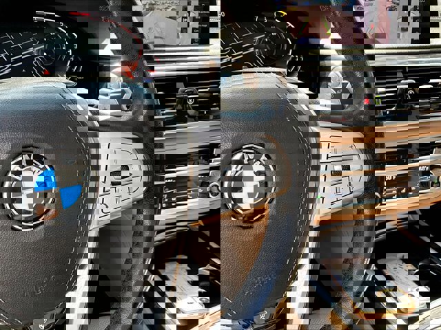 Used 2022 BMW 740i w/ Premium Package image 19