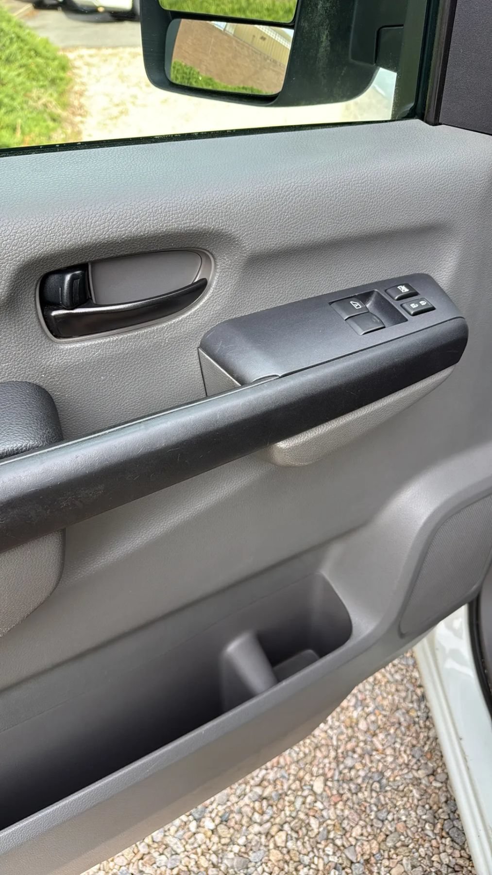 Used 2014 Nissan NV 2500 SV w/ Side & Curtain Airbag Package RWD image 8