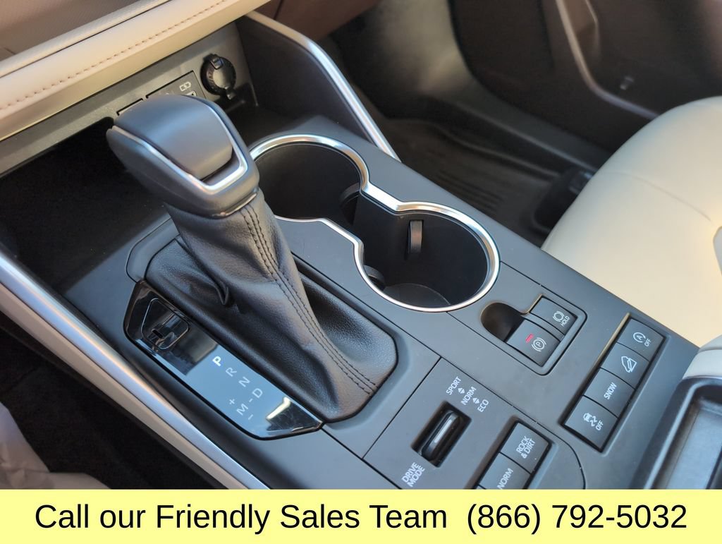 Used 2022 Toyota Highlander XLE AWD/4WD image 26