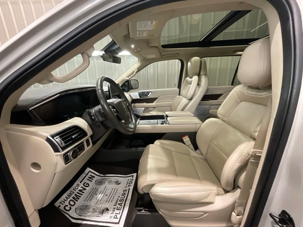 Used 2021 Lincoln Navigator Reserve w/ Luxury Package AWD/4WD image 9