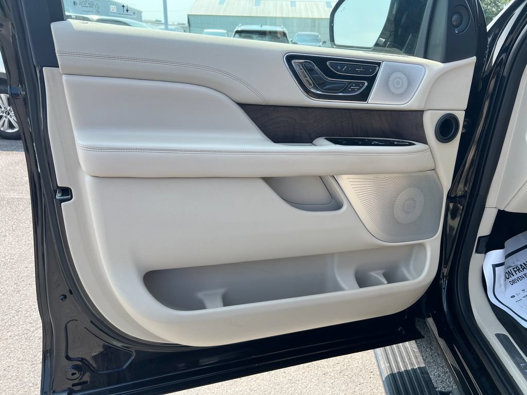 Used 2020 Lincoln Navigator L Reserve w/ Luxury Package AWD/4WD image 12