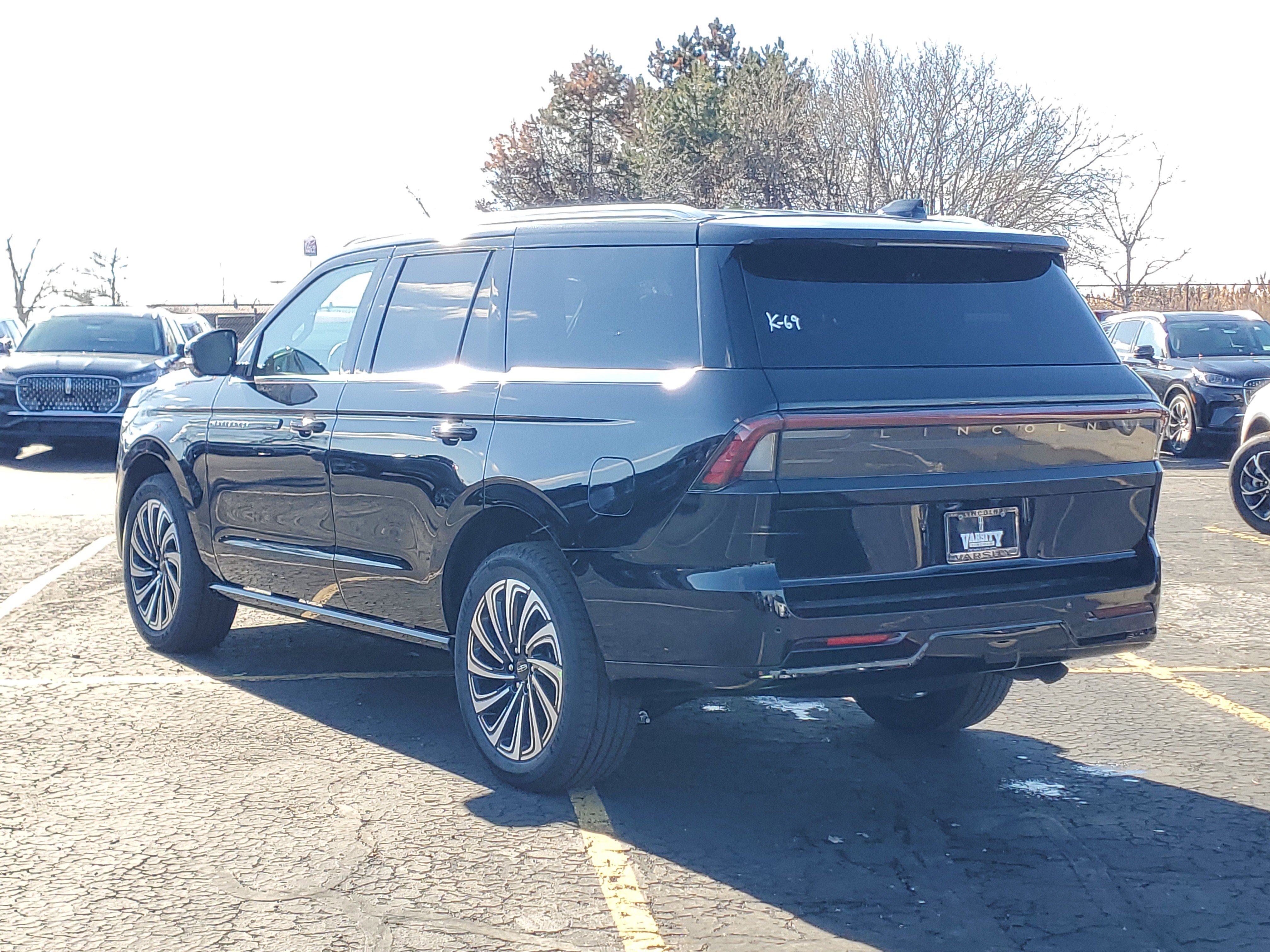 New 2026 Lincoln Navigator Reserve image 3